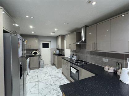 3 Bed Detached House, Naseby Close, TW7