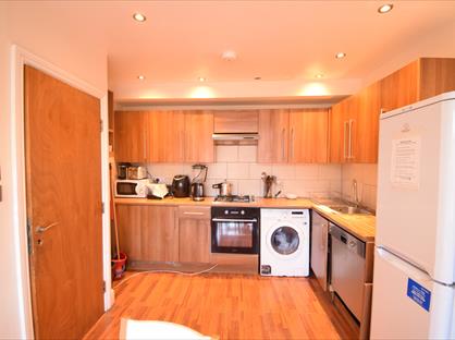 1 Bed Maisonette, Morden Road, SW19