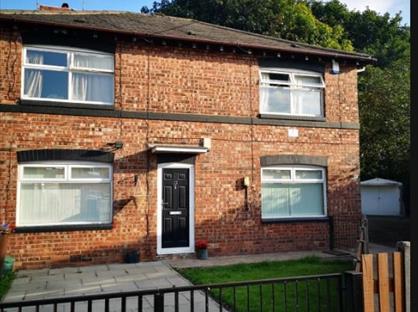 2 Bed Flat, Winster Avenue, M7