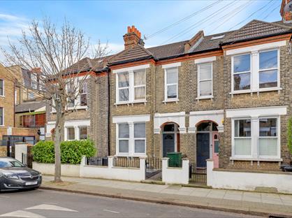 2 Bed Flat, Avarn Road, SW17