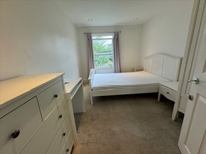 Room in a Shared House, London, SW17