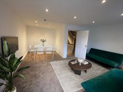 5 Bed Terraced House, Albany Gardens, CO2