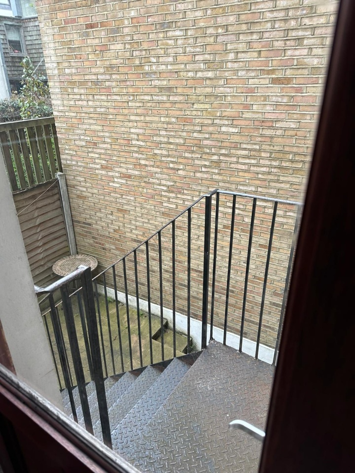 4 Bed Flat, Allen Road, N16 photo 3