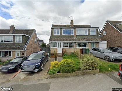 3 Bed Semi-Detached House, Greenlea Road, LS19