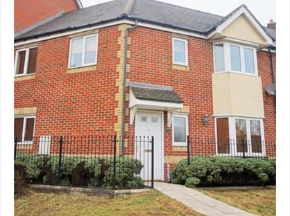 4 Bed Terraced House, Sir John Fogge Avenue, TN23