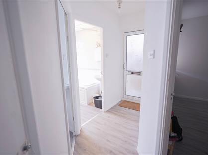 2 Bed Flat, Windsor Drive, BR6