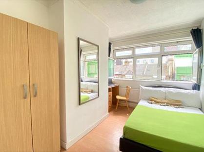 Room in a Shared House, Gilbertson House, E14