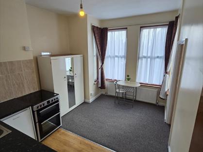 Studio Flat, Belmont Road, N15