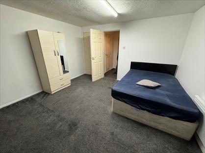 3 Bed Terraced House, Maplin Park, SL3