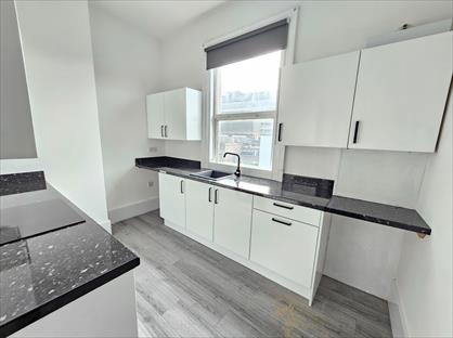 2 Bed Flat, High Street, SL6