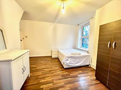 3 Bed Flat, Bullen House, E1