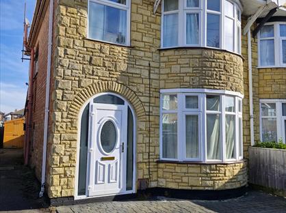 3 Bed Semi-Detached House, Bleache Place, OX4