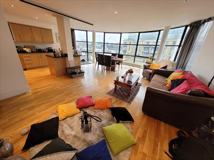 Room in a Shared Flat, Town Meadow, TW8