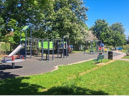 2 Bed End Terrace, Holywell Lane, LS17