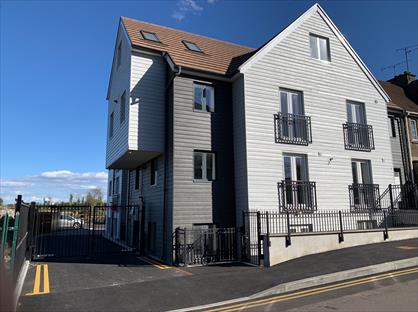 1 Bed Flat, Harbour View, DA11