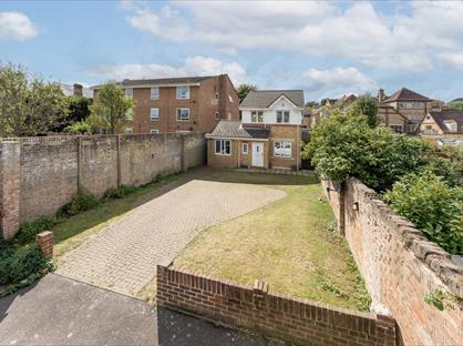 4 Bed Detached House, Whitstable Place, CR0