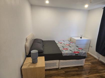 Room in a Shared House, Woodstock Gardens, IG3