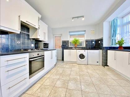 3 Bed Semi-Detached House, Arnold Crescent, TW7