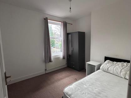 3 Bed Terraced House, Worcester Street, CV21