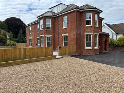 2 Bed Flat, New Dover Road, CT1