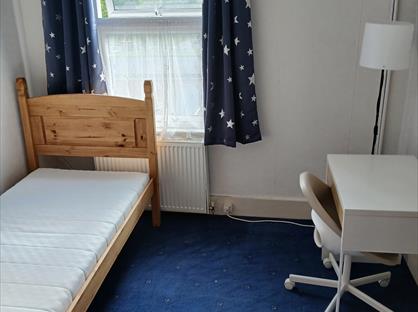 Room in a Shared House, Church Street, N9