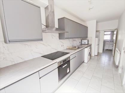 Room in a Shared House, Wades Road, BS34