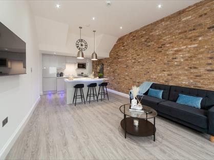 1 Bed Flat, Wandsworth High Street, SW18