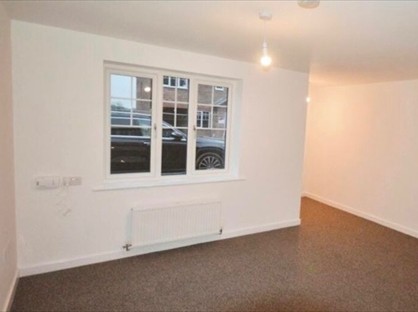 3 Bed Semi-Detached House, Sycamore Drive, S42