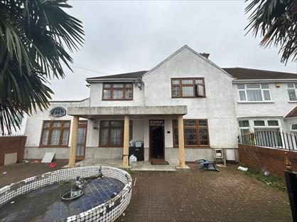 5 Bed Semi-Detached House, Fern Lane, TW5