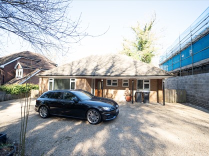 3 Bed Bungalow, Wellington Avenue, GU25