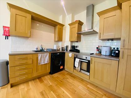 2 Bed Flat, Richardshaw Lane, LS28