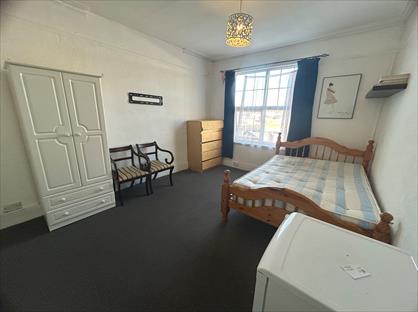 Room in a Shared Flat, High Road, N12