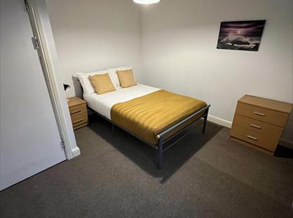 Room in a Shared House, Canal Road, S80