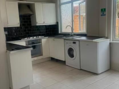 Room in a Shared House, Strathyre Avenue, SW16