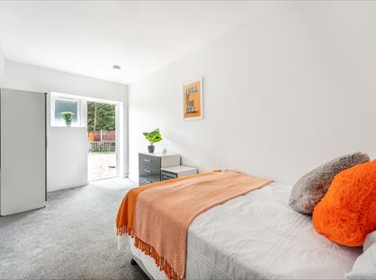 Room in a Shared House, Tennyson Close, TW14