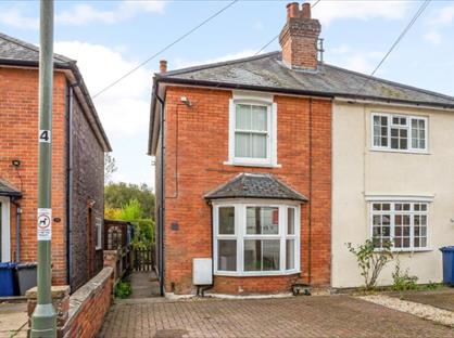 1 Bed Flat, Peperharow Road, GU7