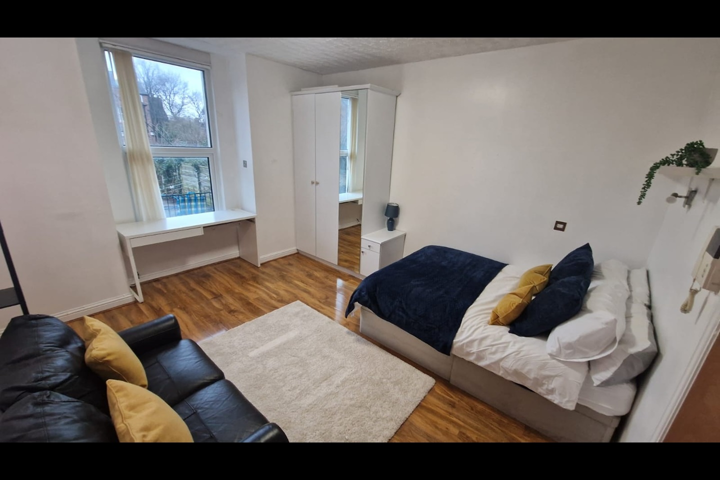 Studio Flat, Birch Polygon, M14 photo 3