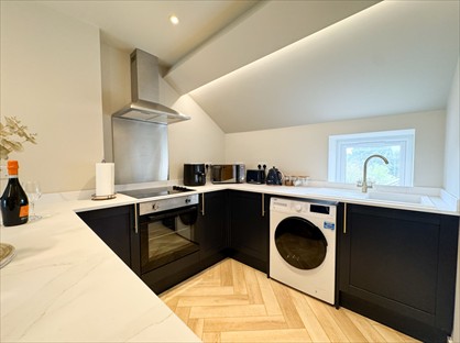 Room in a Shared House, High Street, SK23