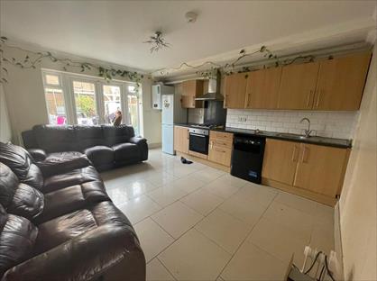 3 Bed Terraced House, Cranford Lane, TW5