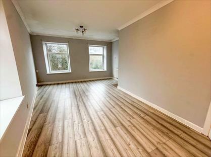 2 Bed Flat, Burnley Road East, BB4