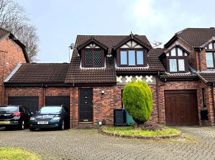 3 Bed Terraced House, Tudor Court, M25