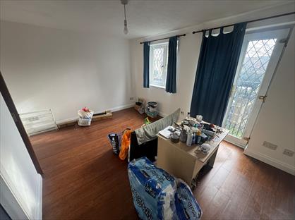 1 Bed Flat, Henry House, TW3