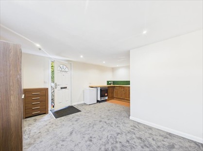 Studio Flat, Abbey Road, TQ2