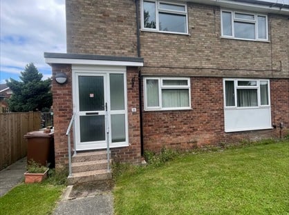 2 Bed Flat, Kings Paddock, WF5
