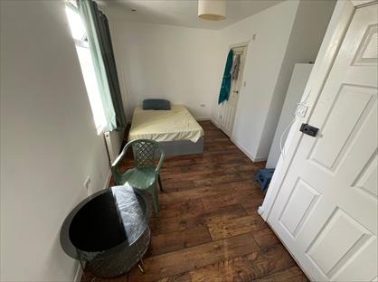 Studio Flat, Chester Road, IG3