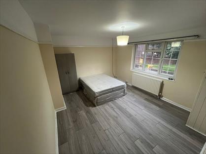 Room in a Shared House, Selby Road, N17