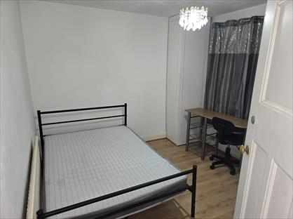 Room in a Shared House, Eveline Road, CR4