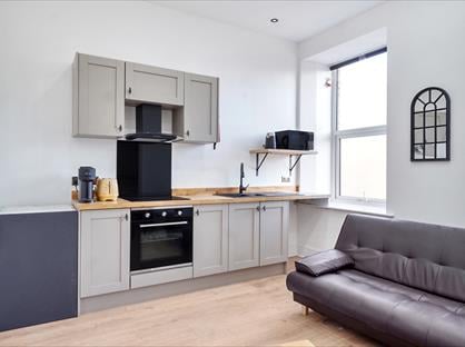 1 Bed Flat, Tudor House, HD6
