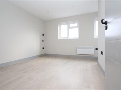 Studio Flat, Penistone Road, SW16