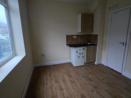 Studio Flat, Adolf Street, SE6